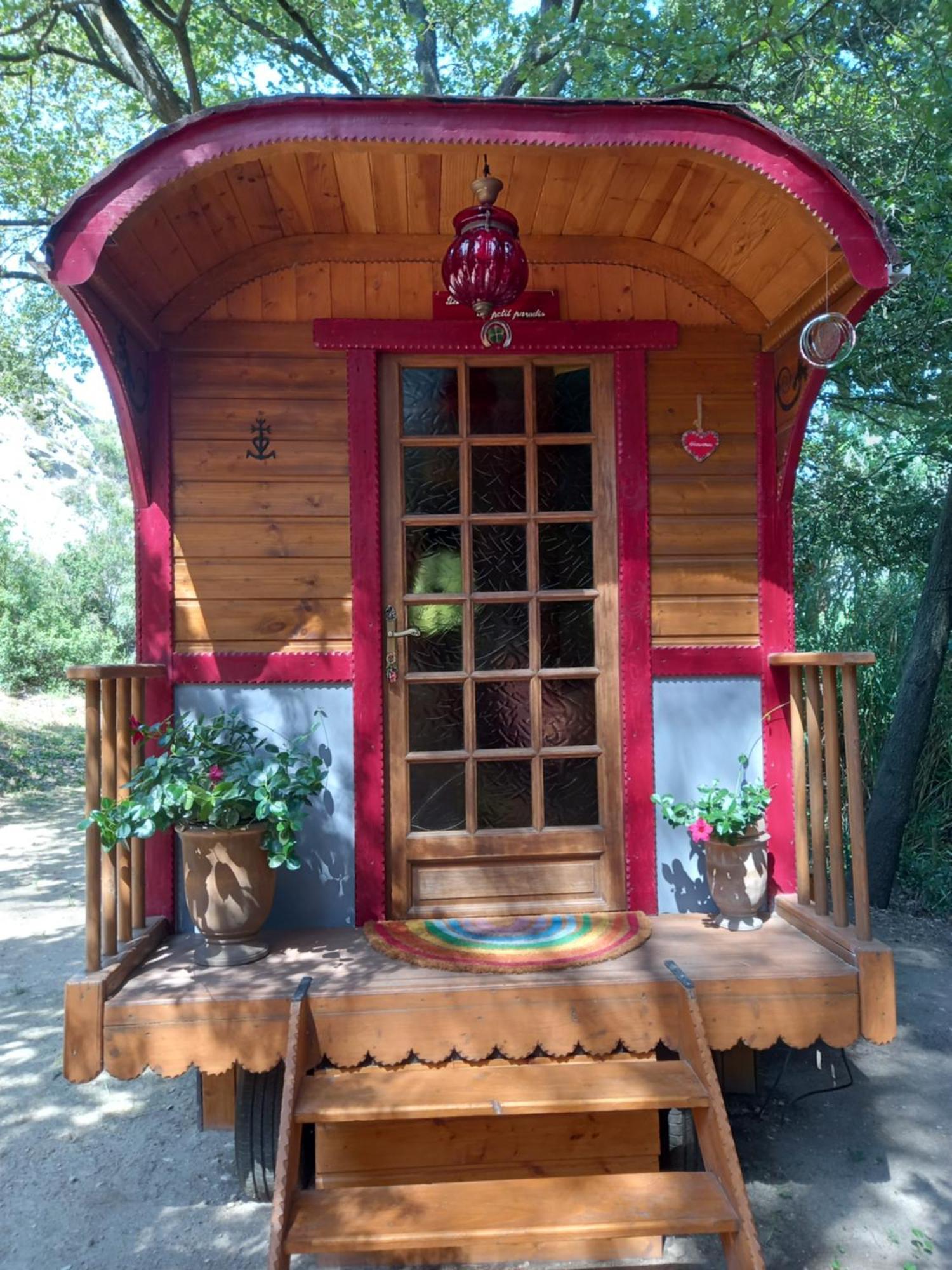 Saint-Rémy-de-Provence La Roulotte Du Petit Paradis מראה חיצוני תמונה