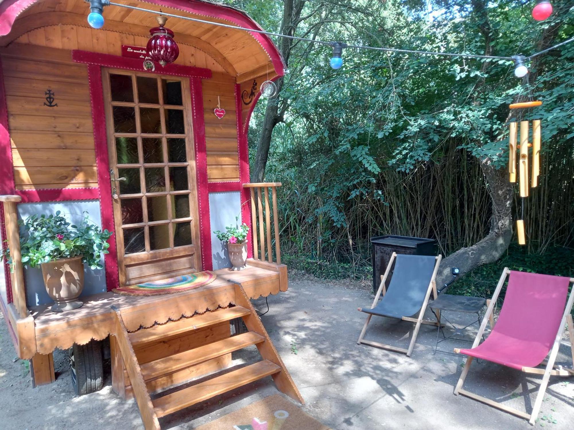 Saint-Rémy-de-Provence La Roulotte Du Petit Paradis מראה חיצוני תמונה