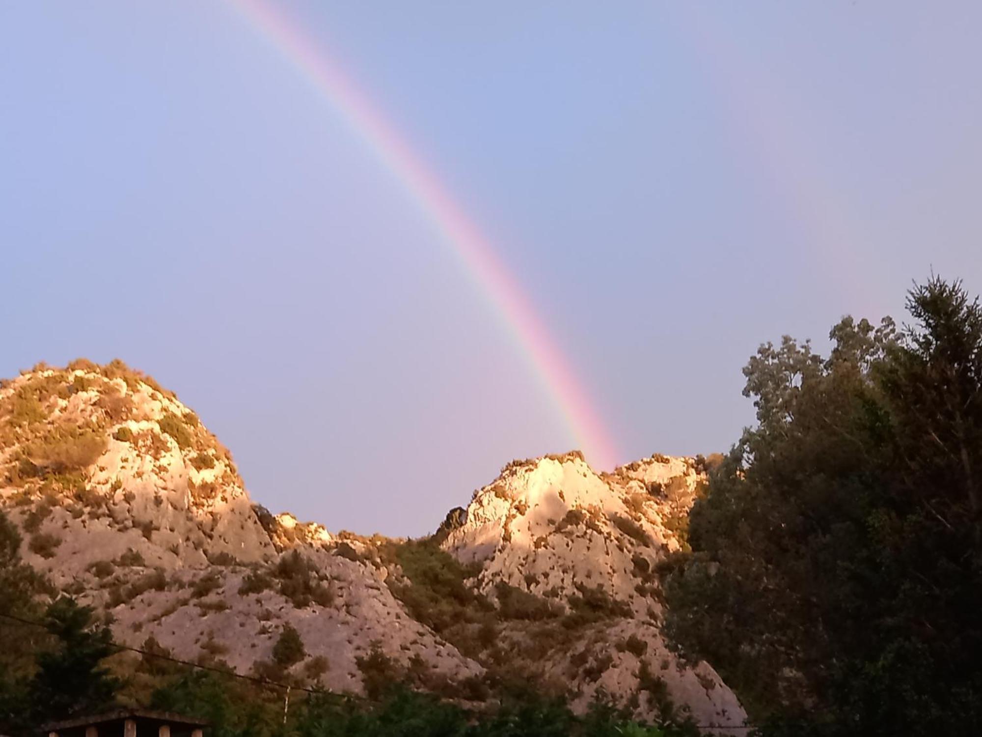 Saint-Rémy-de-Provence La Roulotte Du Petit Paradis מראה חיצוני תמונה