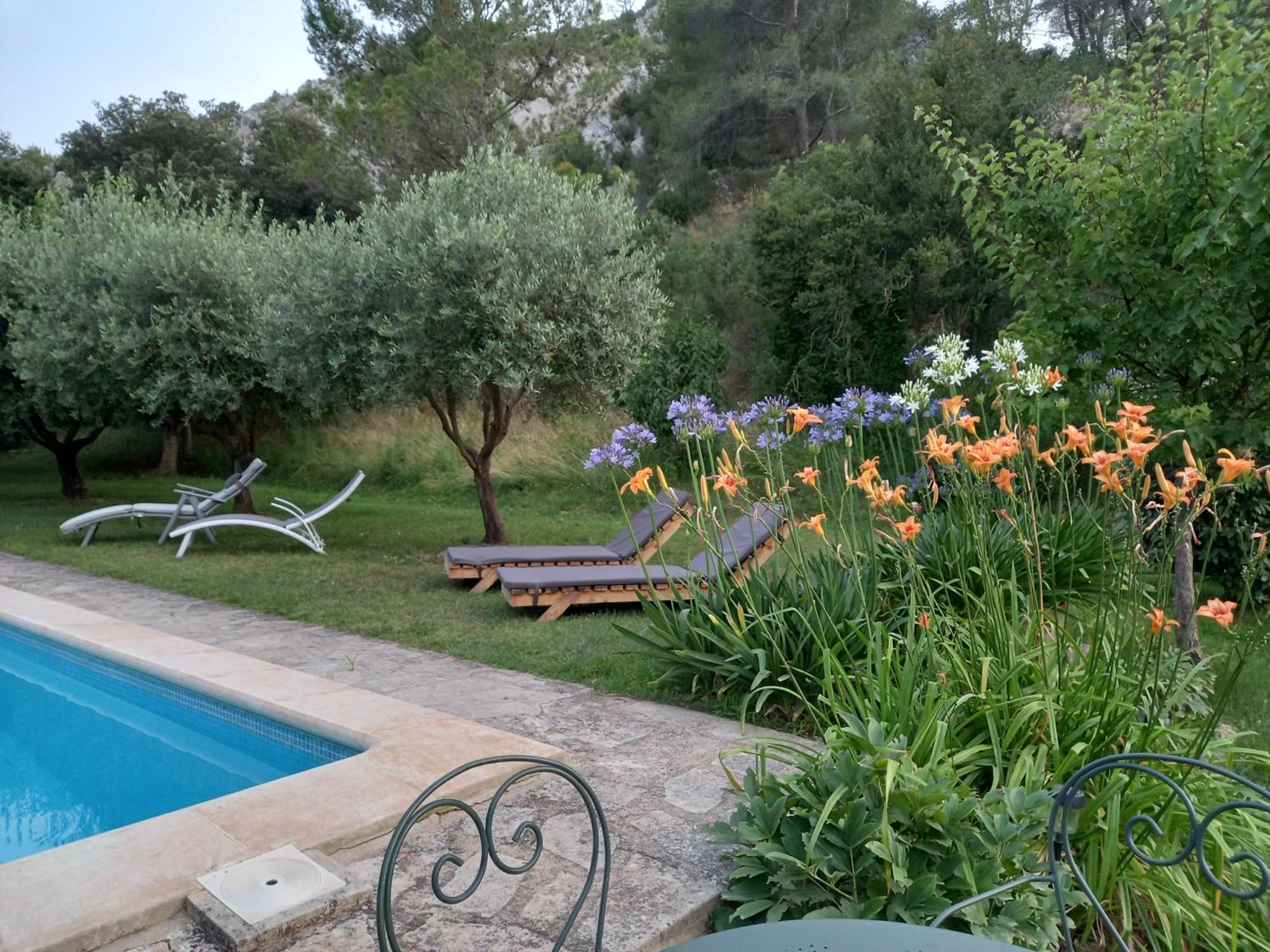Saint-Rémy-de-Provence La Roulotte Du Petit Paradis מראה חיצוני תמונה