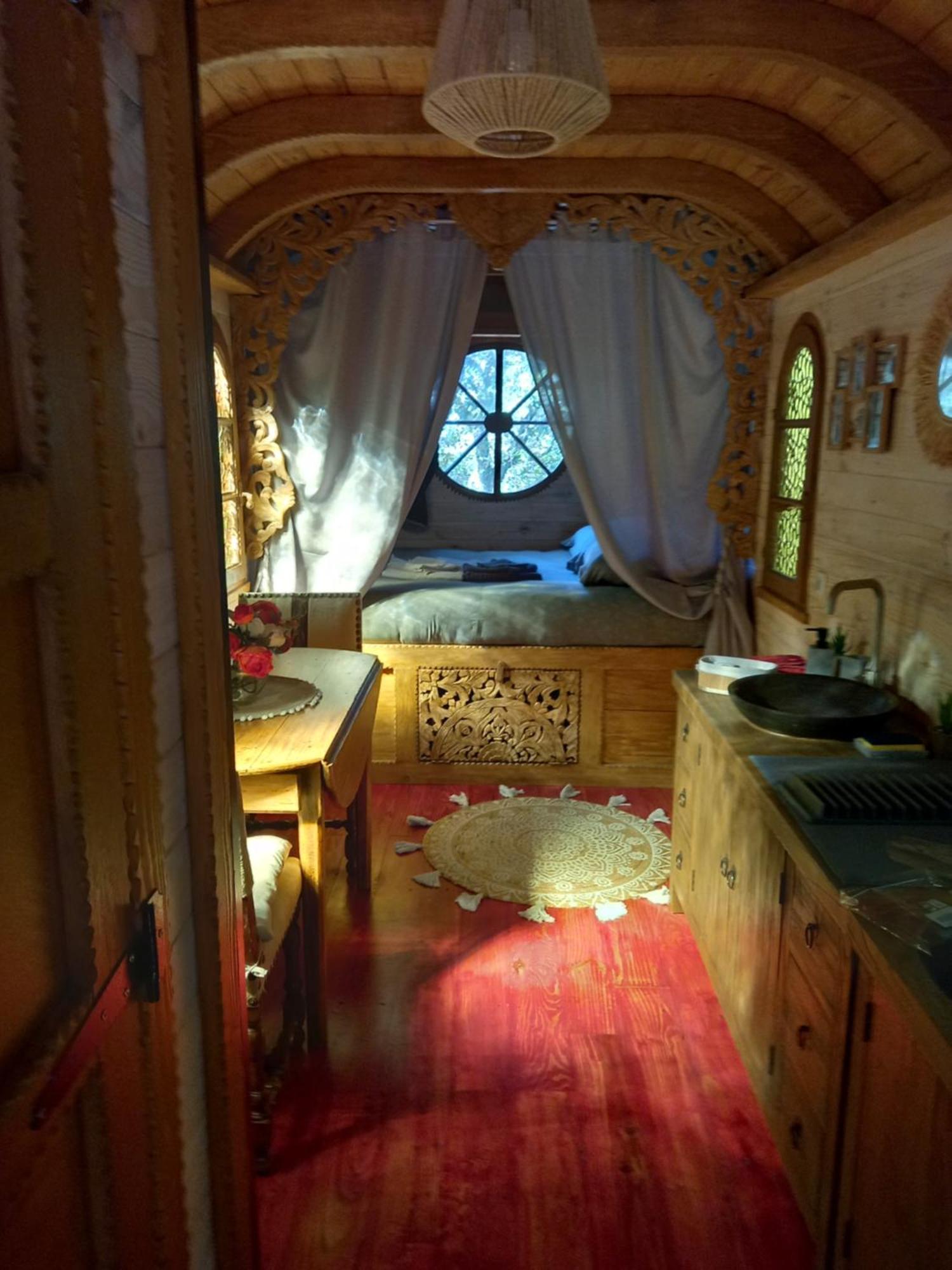 Saint-Rémy-de-Provence La Roulotte Du Petit Paradis מראה חיצוני תמונה