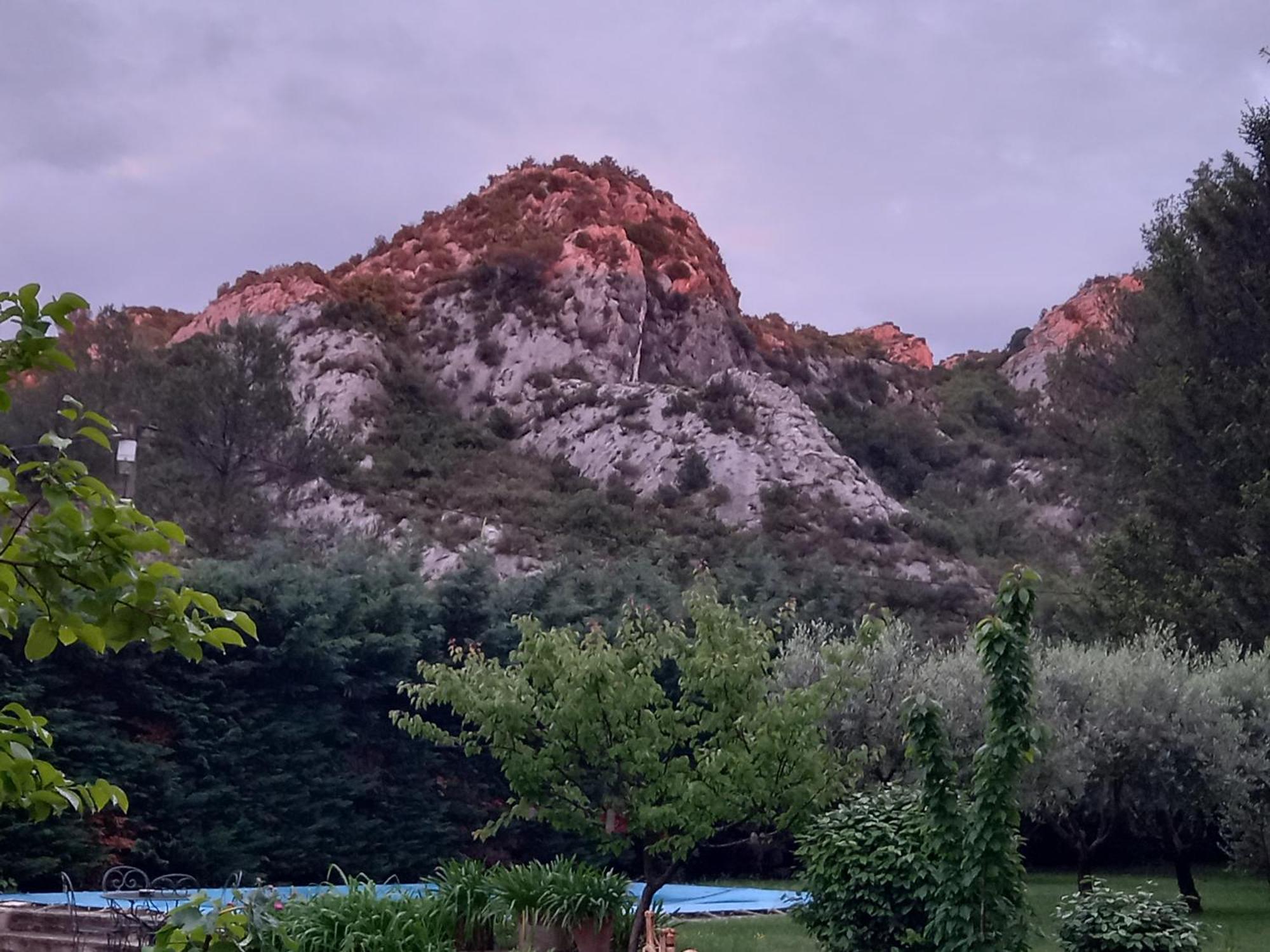 Saint-Rémy-de-Provence La Roulotte Du Petit Paradis מראה חיצוני תמונה