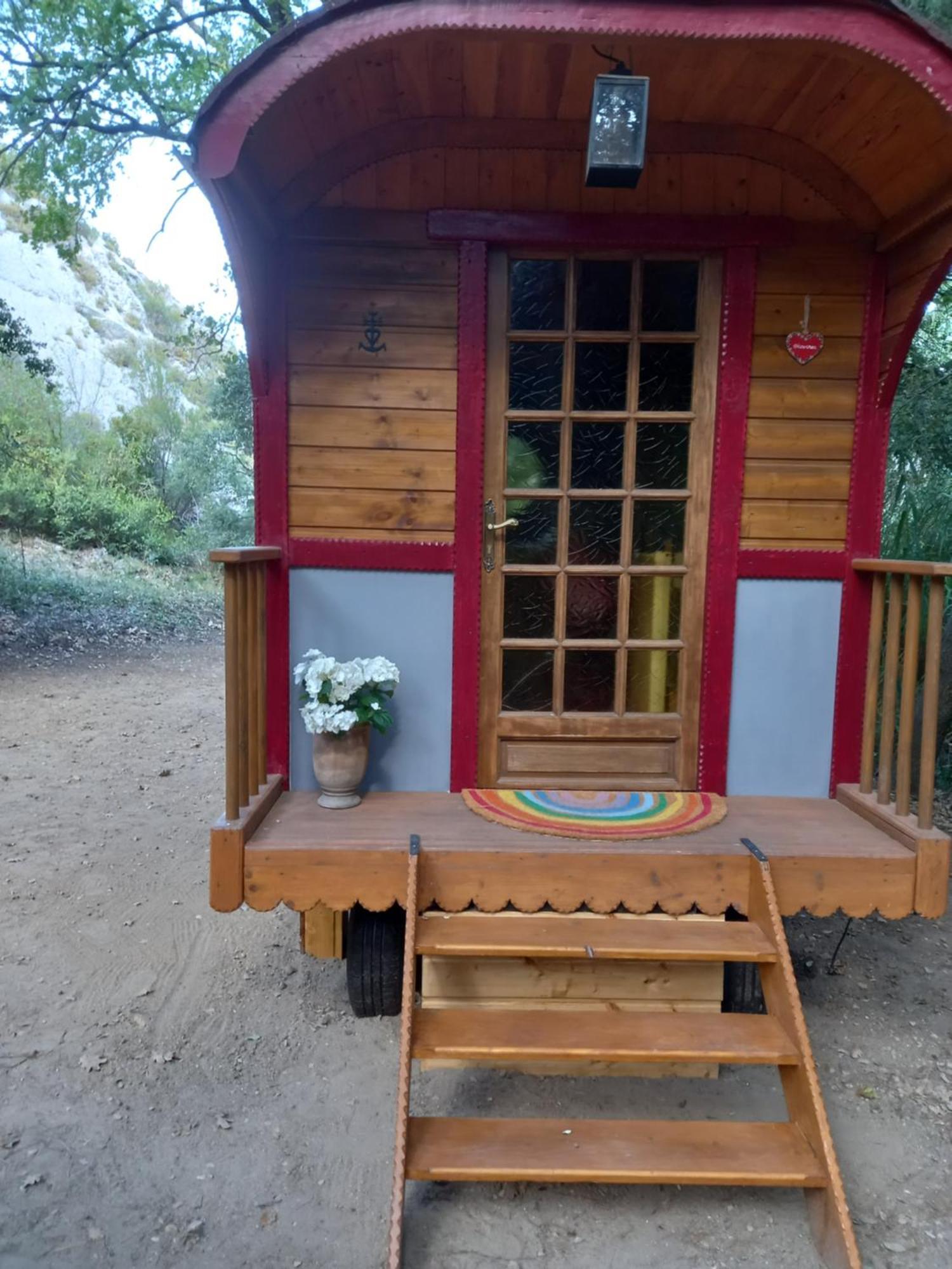 Saint-Rémy-de-Provence La Roulotte Du Petit Paradis מראה חיצוני תמונה