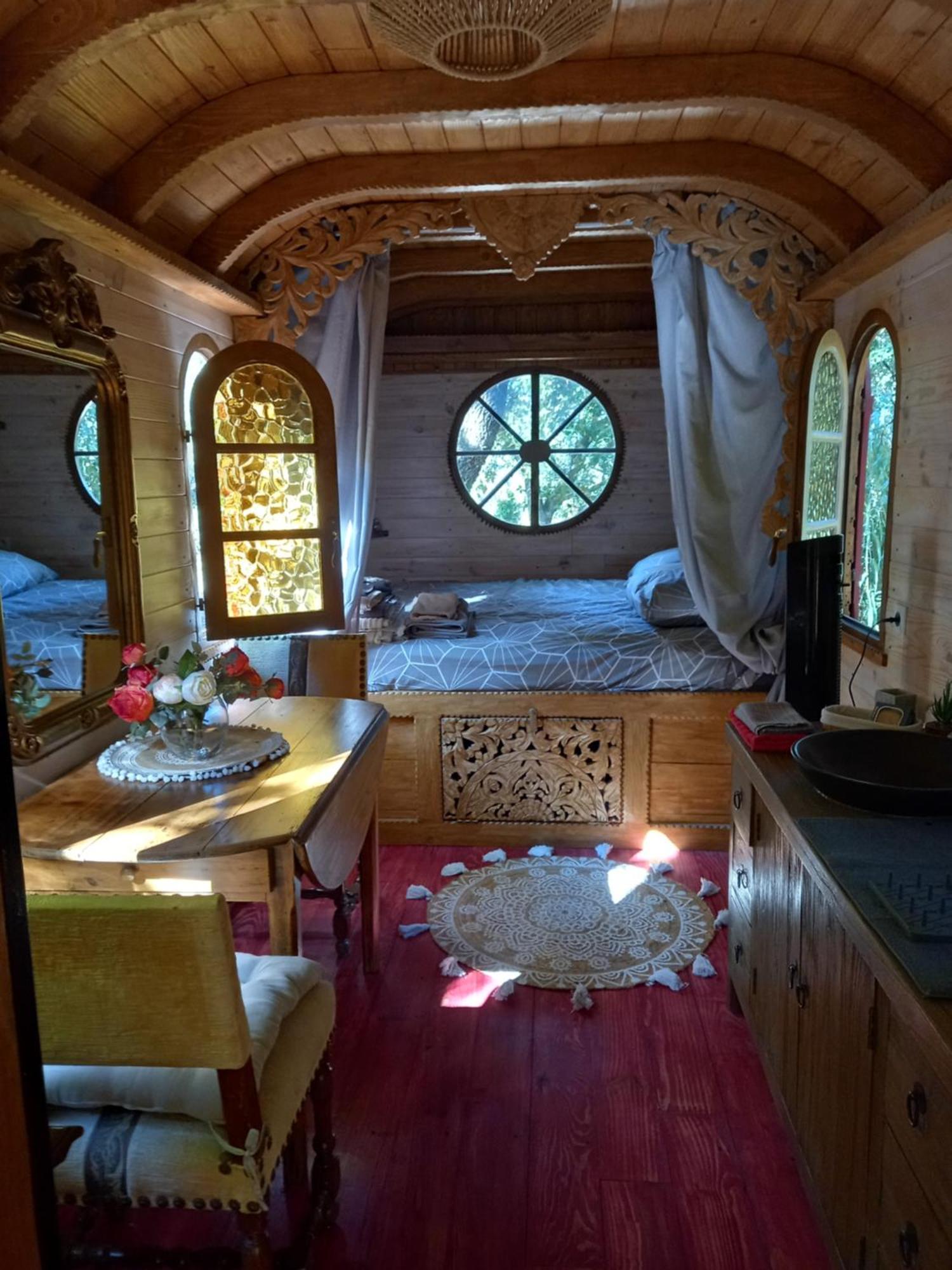 Saint-Rémy-de-Provence La Roulotte Du Petit Paradis מראה חיצוני תמונה