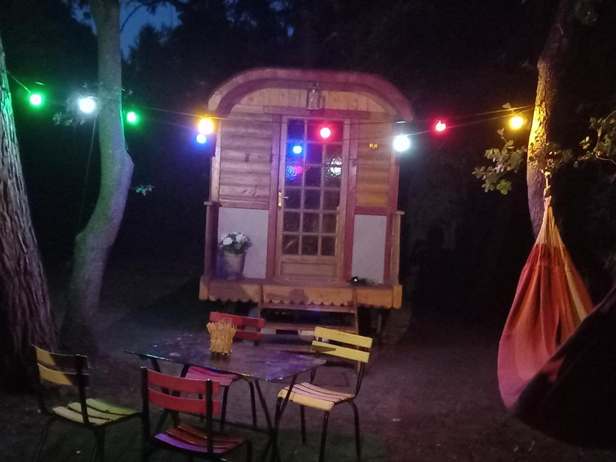 Saint-Rémy-de-Provence La Roulotte Du Petit Paradis מראה חיצוני תמונה