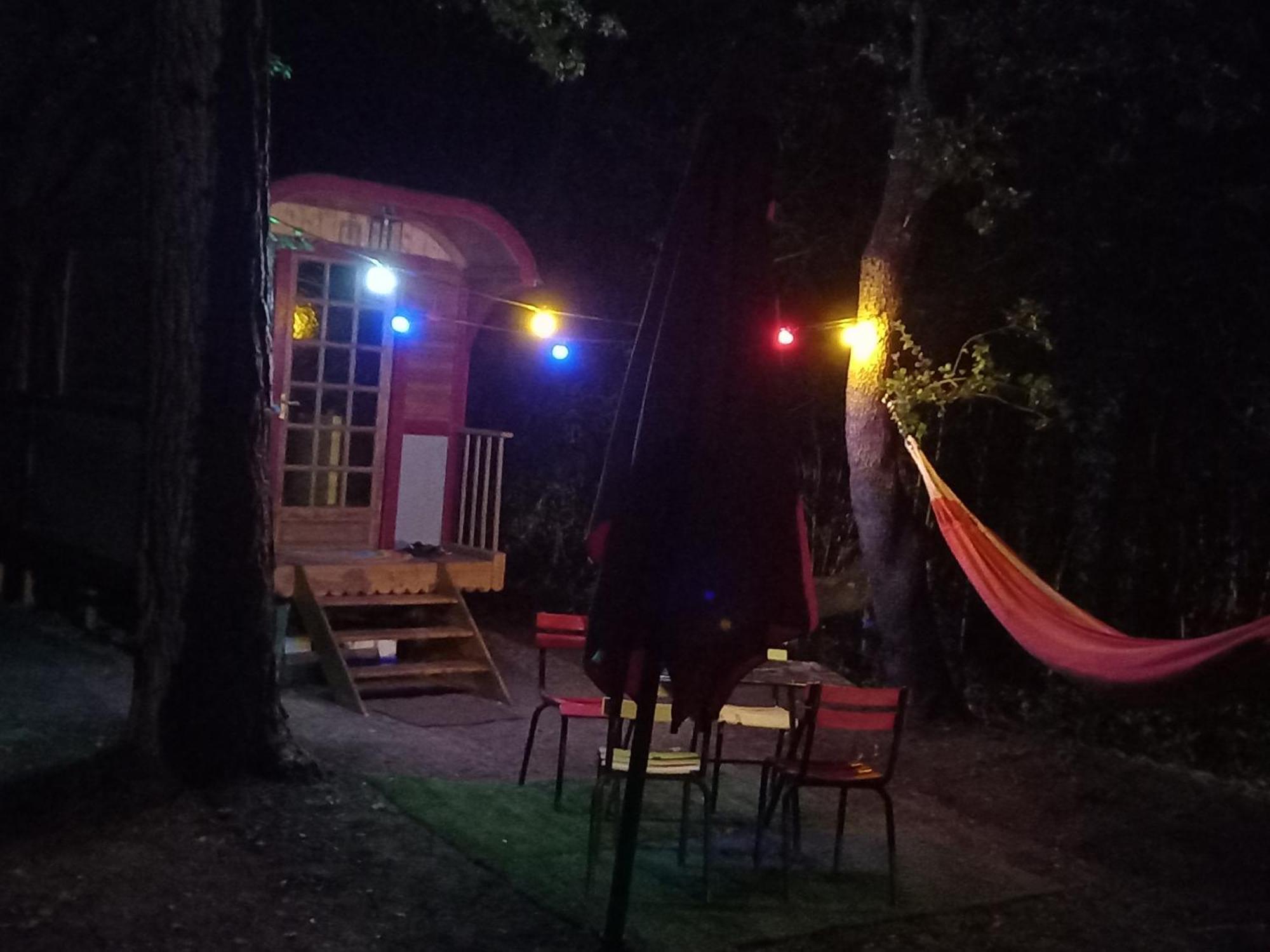 Saint-Rémy-de-Provence La Roulotte Du Petit Paradis מראה חיצוני תמונה