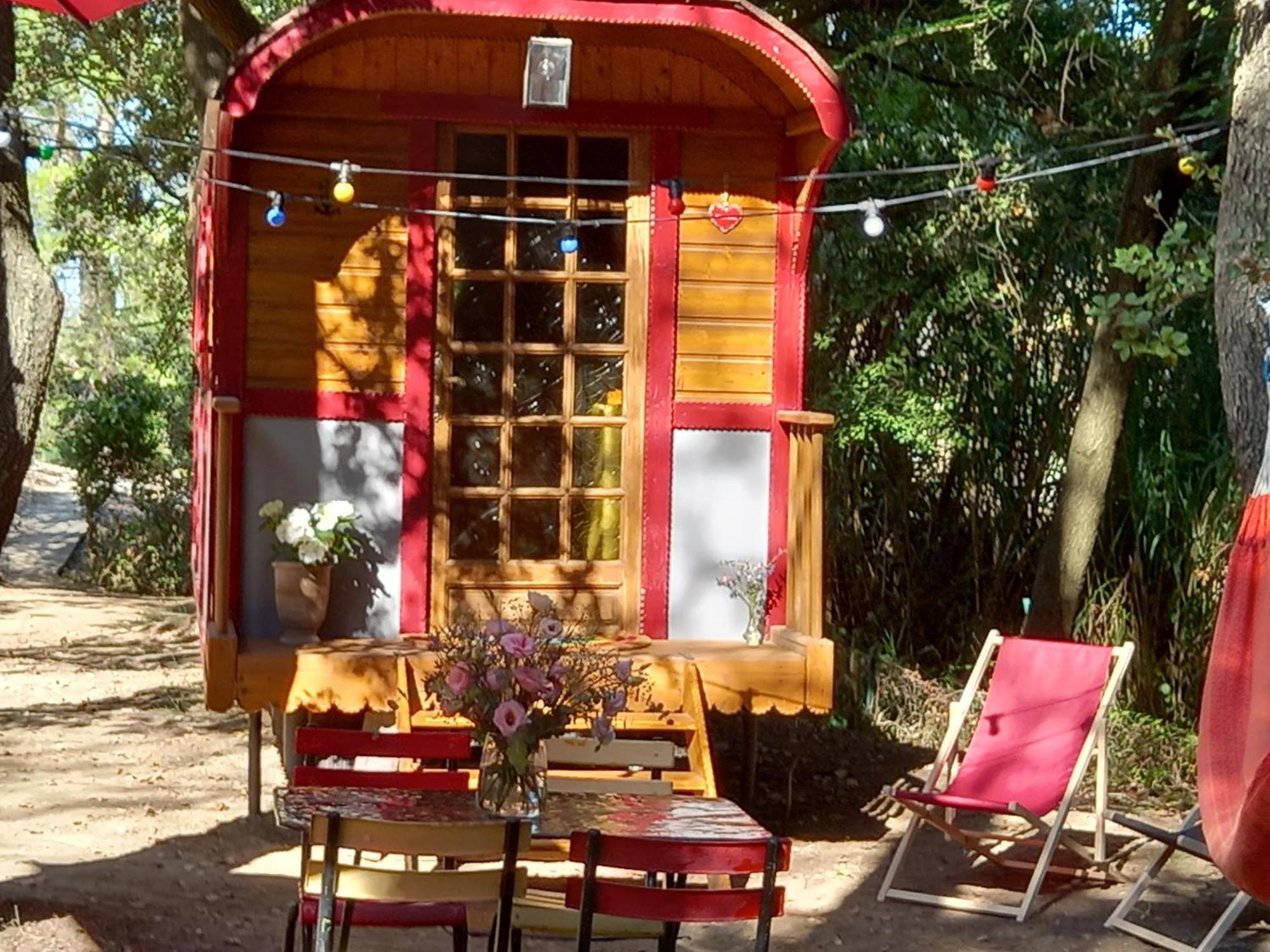Saint-Rémy-de-Provence La Roulotte Du Petit Paradis מראה חיצוני תמונה
